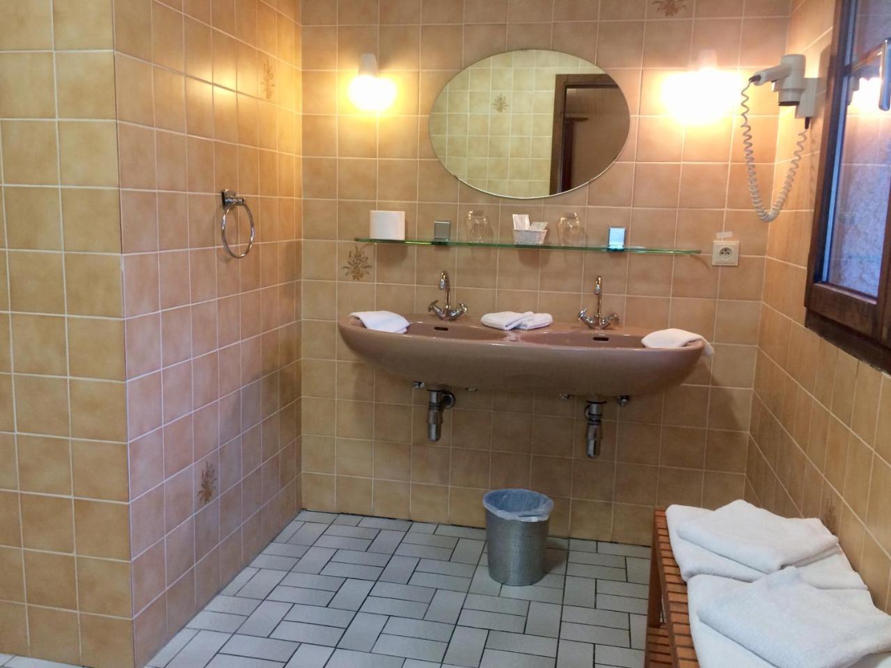 Hotel La Venerie Virton Eksteriør billede